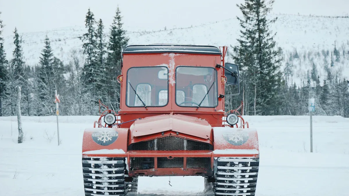 I cingoli di gomma per a neve riducenu i danni superficiali in a neve