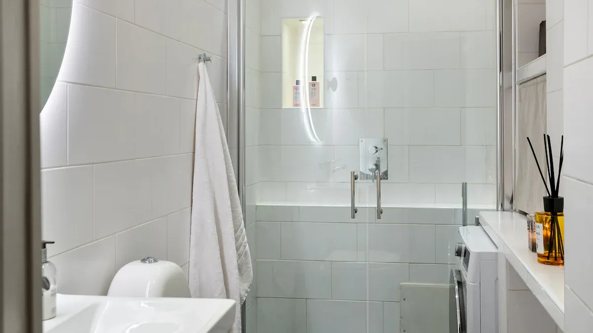 Comment rénover une toute petite salle de bain ?