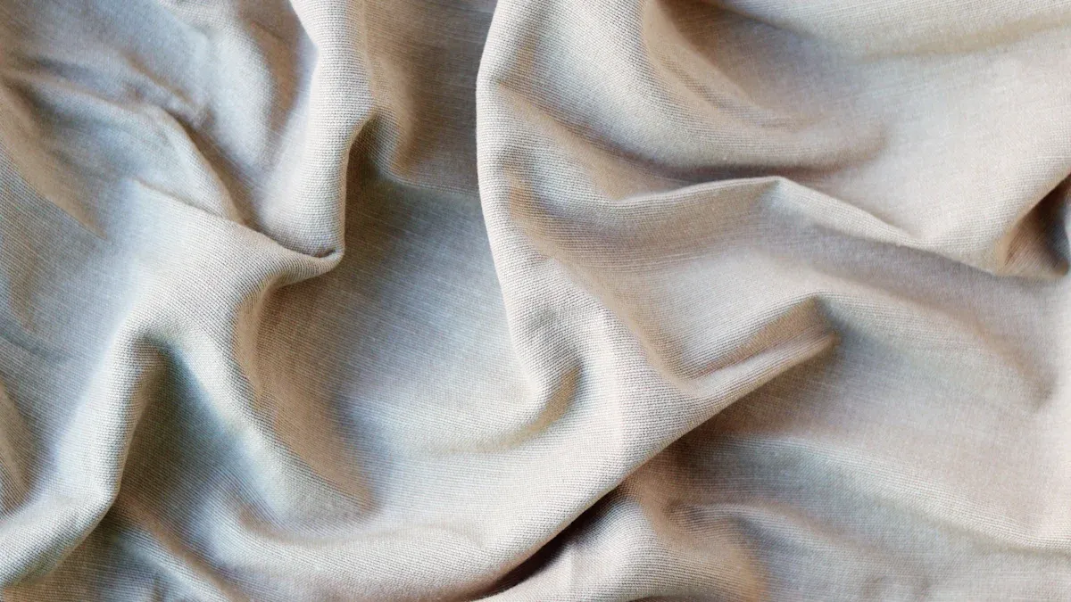 Varför linneliknande tyger leder skjorttrenden 