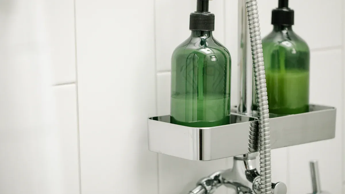 Comment garder votre salle de bain propre avec un panier de douche