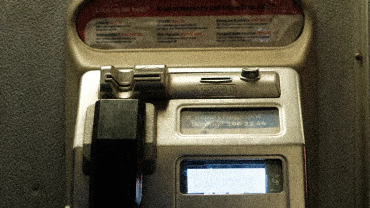 คิดว่าโทรศัพท์รุ่นเก่าก็เพียงพอแล้วหรือ? ทำไมระบบโทรศัพท์ฉุกเฉินของรถไฟจึงต้องการการปรับปรุงในปี 2026