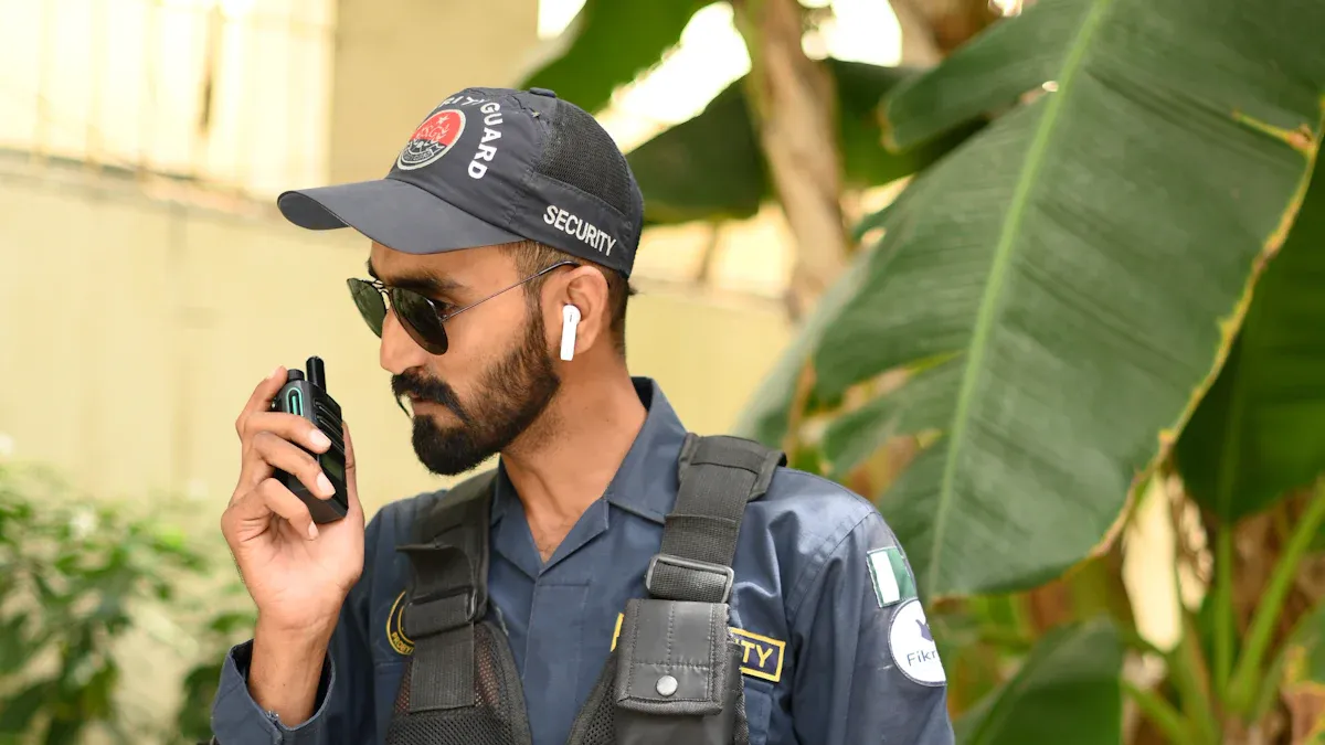 การประยุกต์ใช้โทรศัพท์มือถือที่ทนทานต่อการทำลายในสภาพแวดล้อมที่มีความเสี่ยงสูงอย่างมีกลยุทธ์