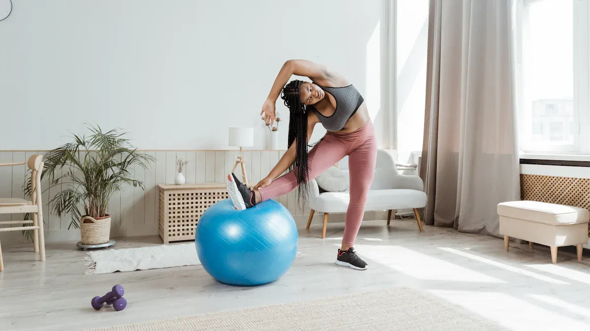 Ejercicios con balón de estabilidad para una mejor postura y equilibrio