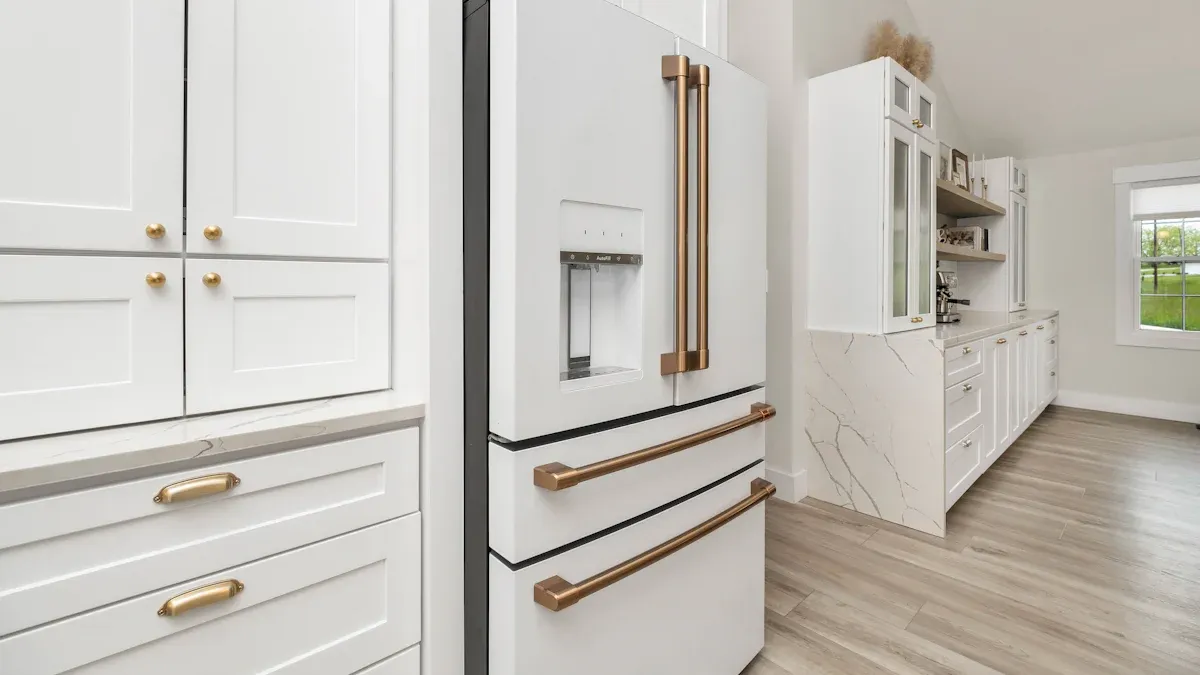 ನಿಮ್ಮ ಮನೆಯ ಅಲಂಕಾರಕ್ಕೆ ಐಷಾರಾಮಿ ಪೀಠೋಪಕರಣಗಳ ಗುಂಡಿಗಳನ್ನು ಸಂಯೋಜಿಸುವುದು