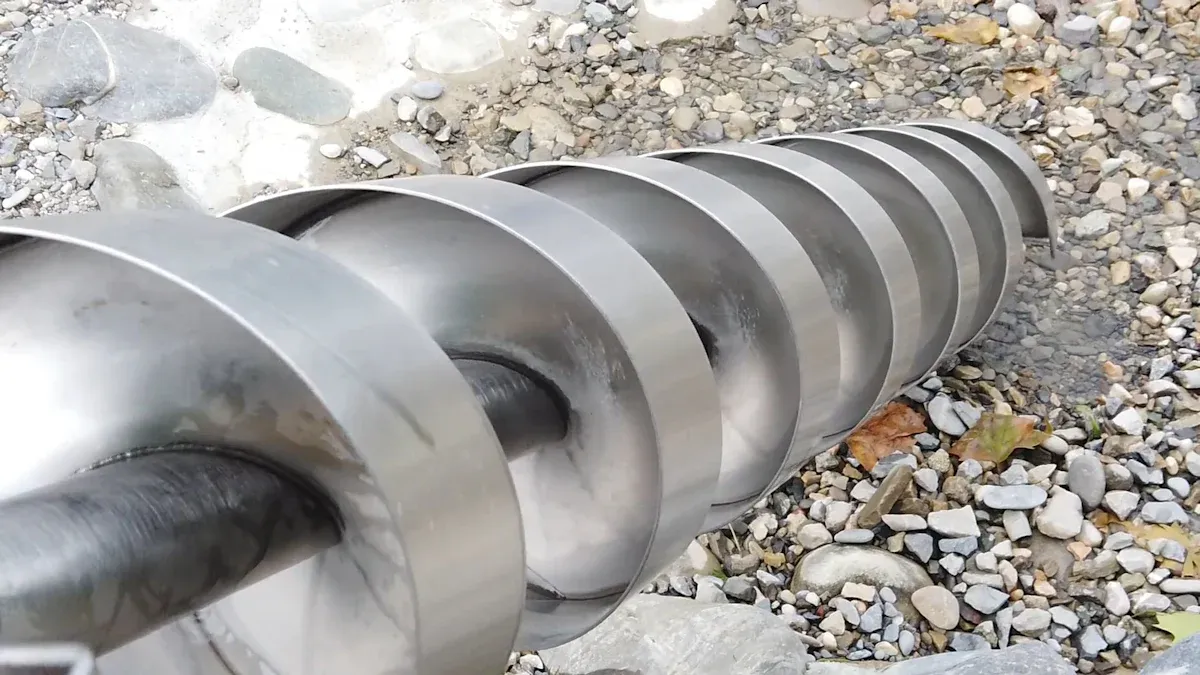 How Does the Structure of a Plastic Injection Molding Screw Barrel Influence Performance