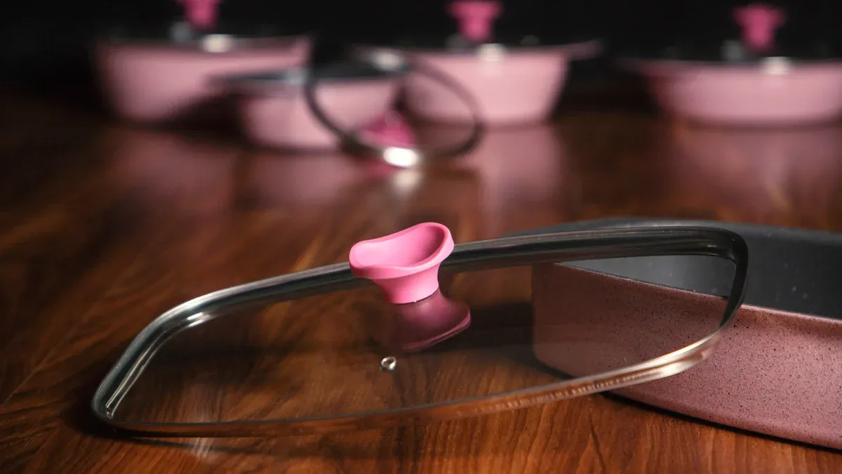 Why cook  prefer to use Tempered glass lid than SS lid