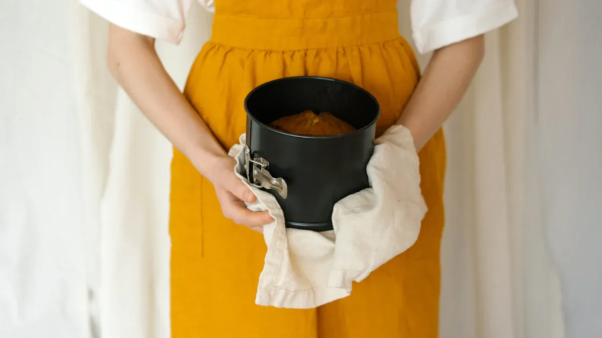 The Science Behind a Superior Baking Pan