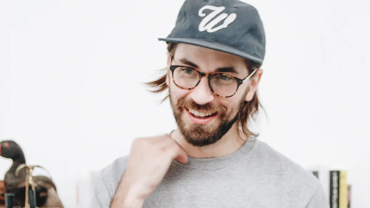MOQ Hacks: Ordering Custom T-Shirts Without Overstocking