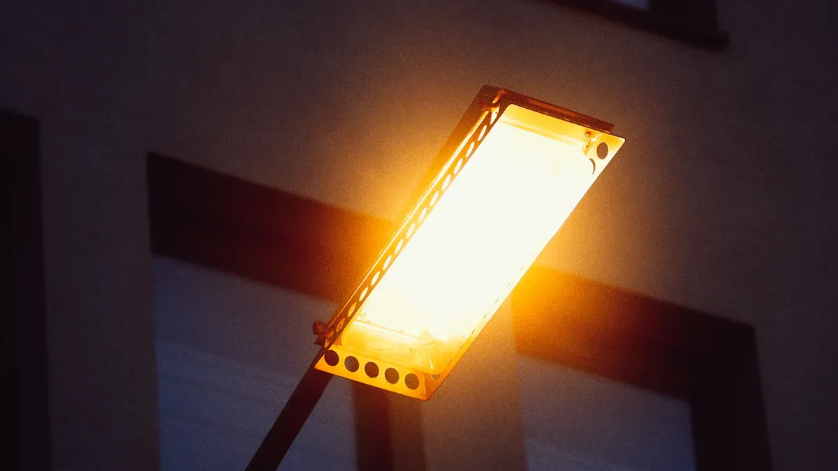O impacto fundamental da longevidade das luzes de rua LED