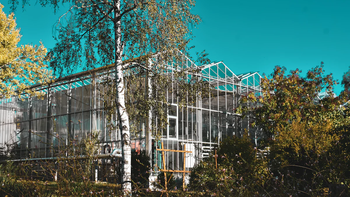 パッシブソーラー温室とアクティブソーラー温室の設計の基礎を学ぶ