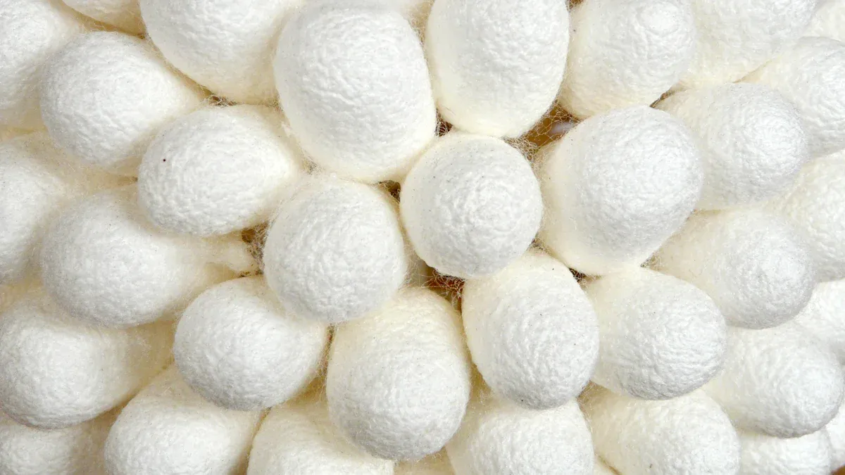 Cov txiaj ntsig ntawm Mulberry Silk