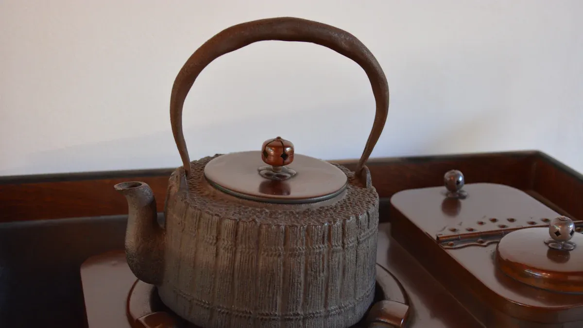 Why Did Ancient Chinese Cooks Choose Certain Materials for Pot Handles?