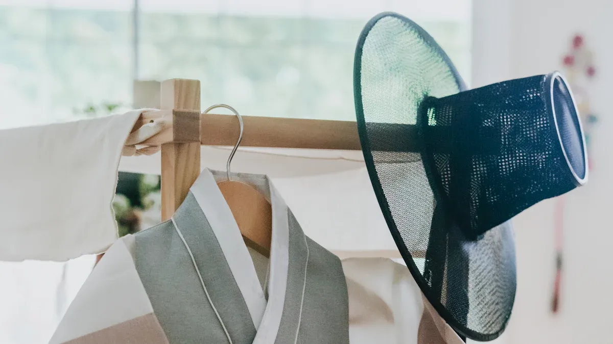 Which are the top-rated garment accessory companies in China right now?