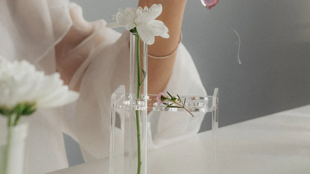 花艺师用吸水管保持鲜花水分的秘诀