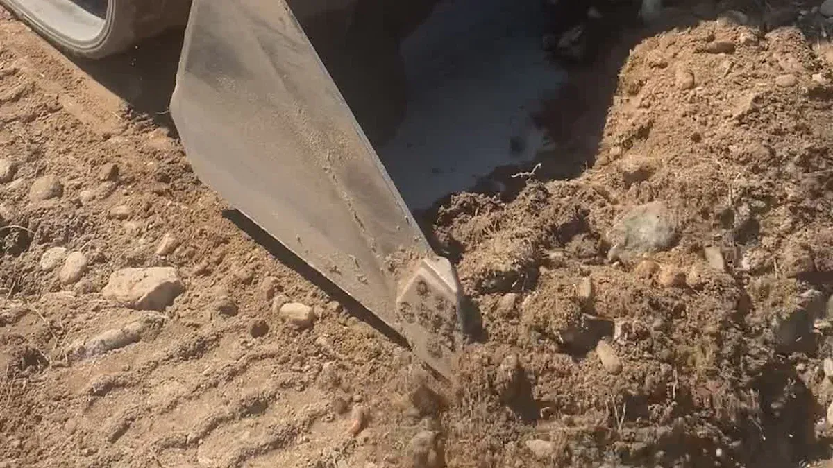 २०२५ मा स्किड लोडर अनुप्रयोगहरूको लागि आदर्श रबर ट्र्याकहरू फेला पार्दै