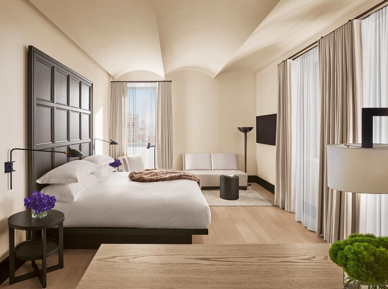 How Does Marriott Guest Room Furniture Balance Luxury and Function?