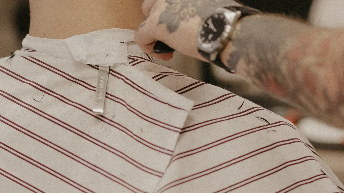 Dlaczego wybór niezawodnego producenta maszynek do strzyżenia włosów ma znaczenie dla Twojej firmy