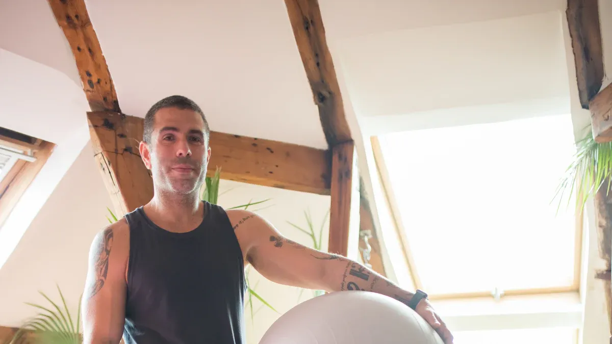 Pelotas de yoga a granel de 55 a 85 cm: personalizables para gimnasios.