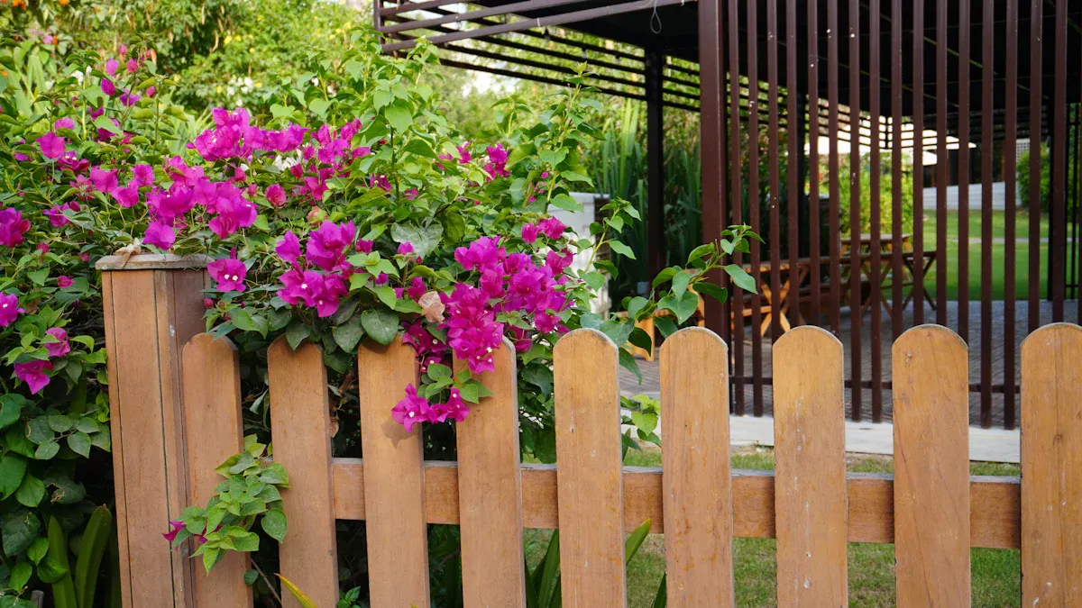 WPC గార్డెన్ ఫెన్స్‌తో బహిరంగ ప్రదేశాలను మార్చడం
