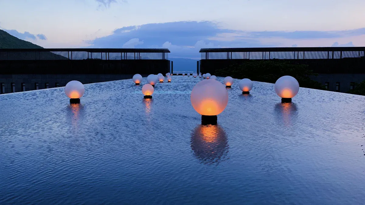 Descubra la magia impermeable de las bolas de piscina LED