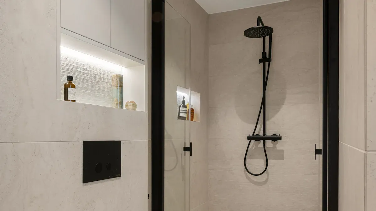 Hauptunterschiede zwischen Duschraum und Badezimmer