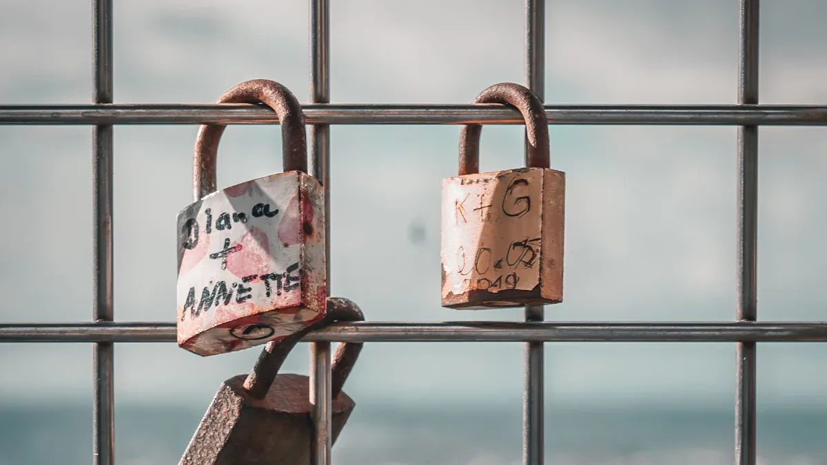 Smart Modular Design: Why US Travel Agencies Adopt Lightweight Portable Door Locks