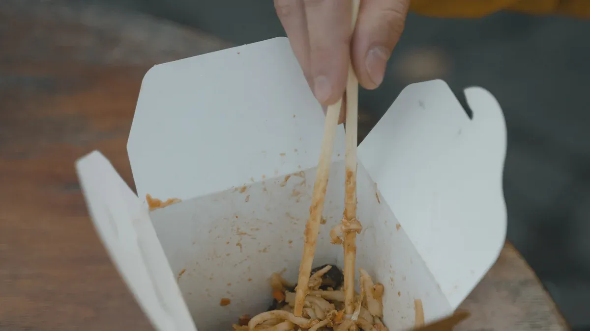 Enhancing User Experience with Convenient Noodle Boxes