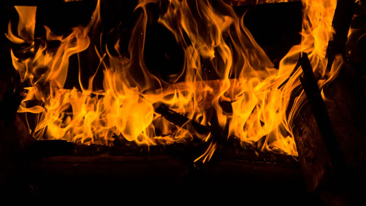 What are the differences between CPVC and PPR pipe fittings in high-temperature applications?