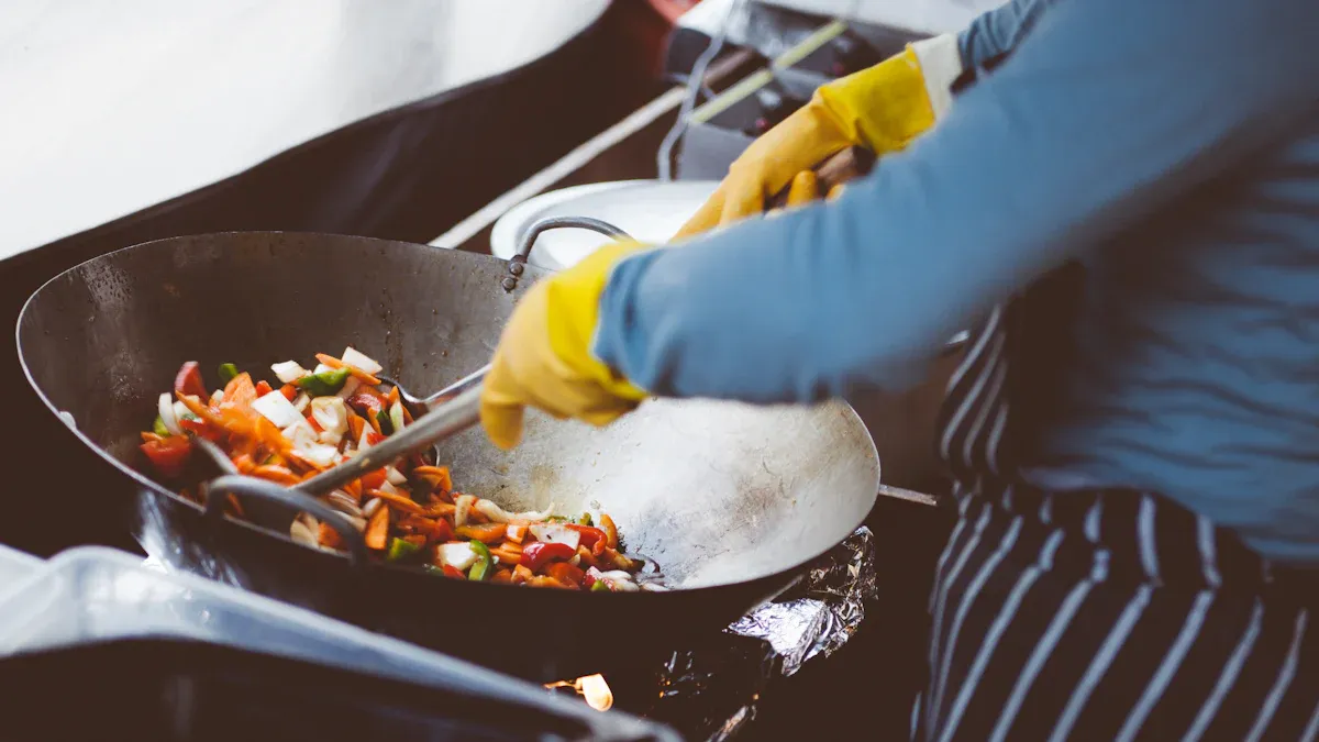 can i use a plate as a cooking pan lid ?