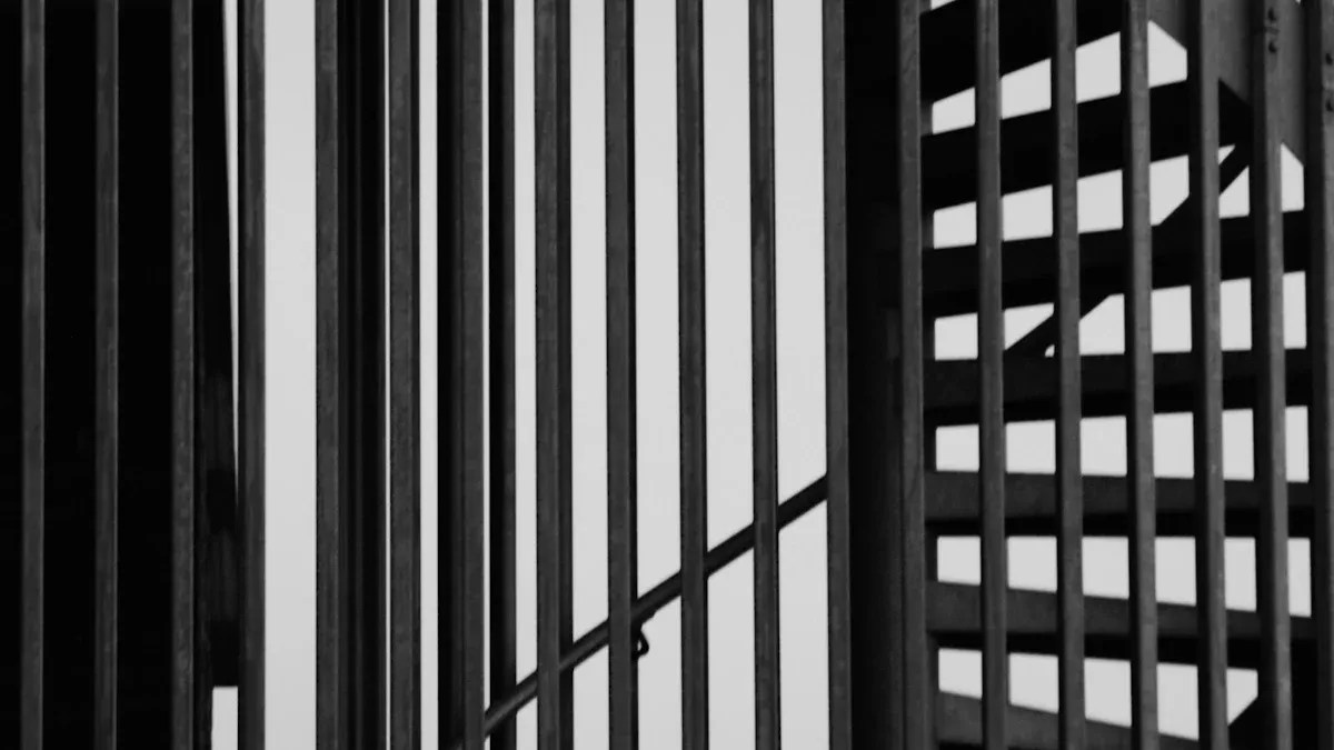 鋳造工程の解説：インベストメント vs. ダイ vs. 砂