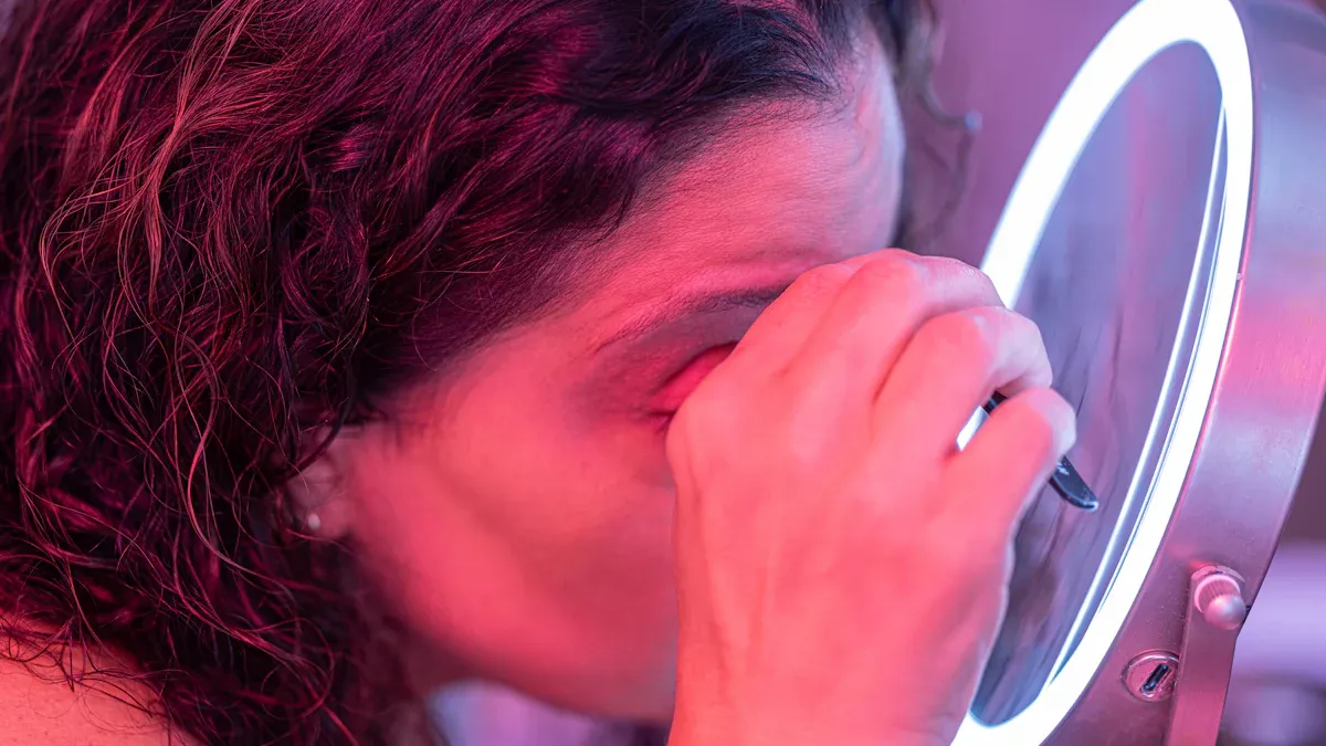 The LED Makeup Mirror Light GCM5204: Precision Magnification for Detailed Work