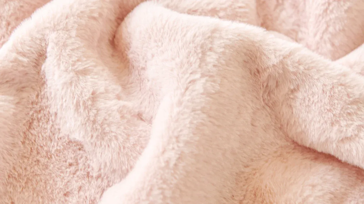 A Beginner's Guide to Fleece Fabric Benefits