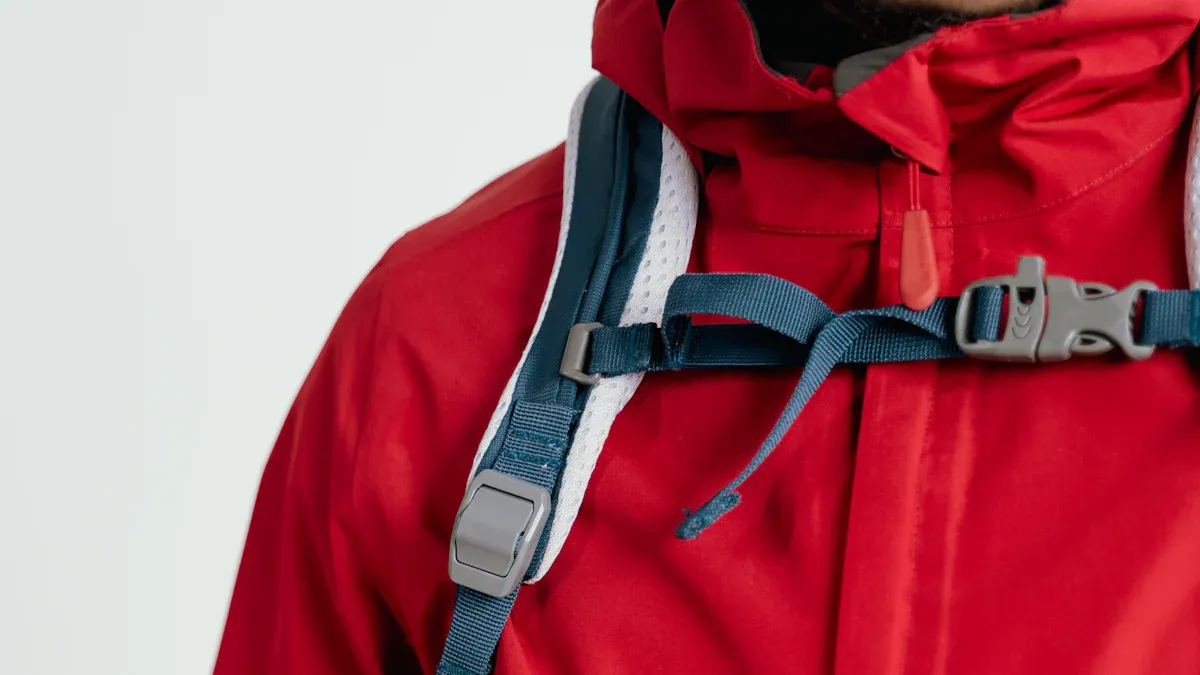 Асноўныя перавагі трывалых маланак для верхняй вопраткі