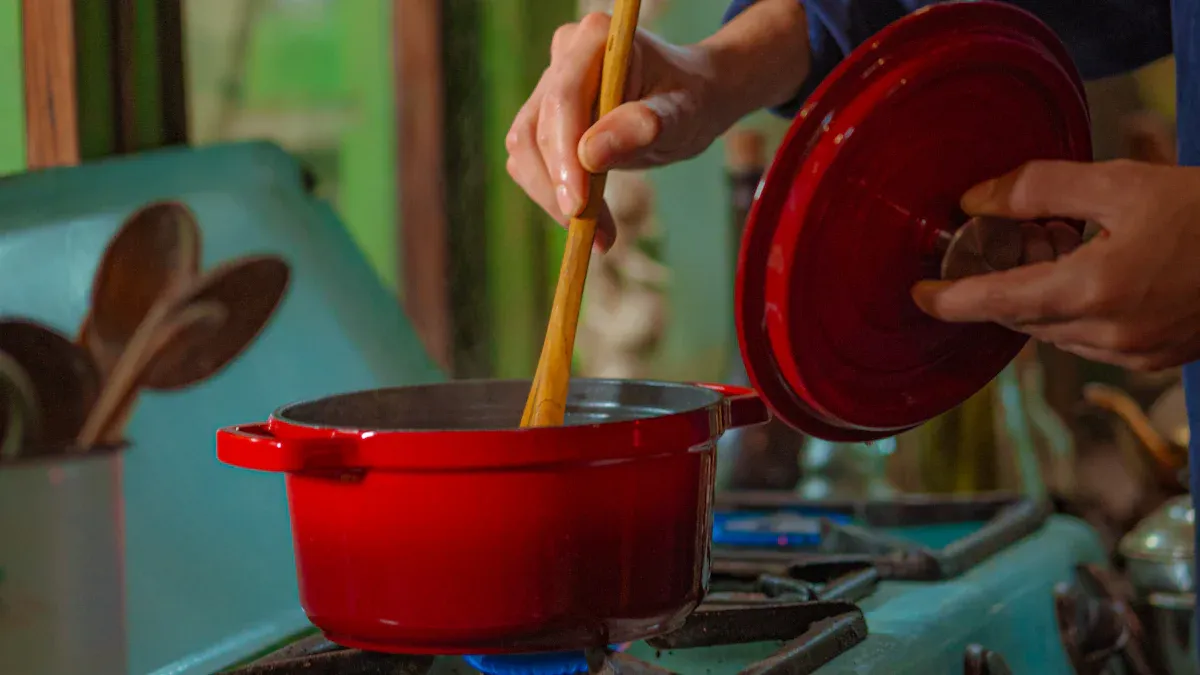 Traditional Pot Lids: The Everyday Kitchen Essential