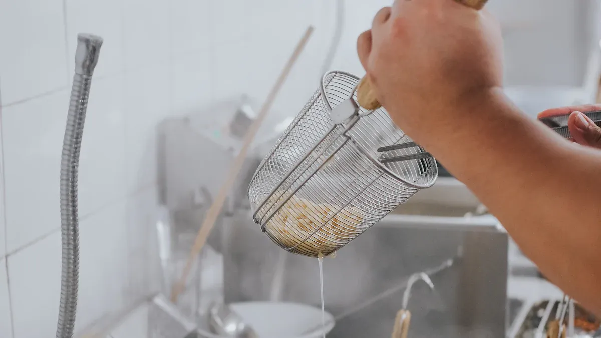 Étapes faciles pour installer une crépine d'évier à la maison