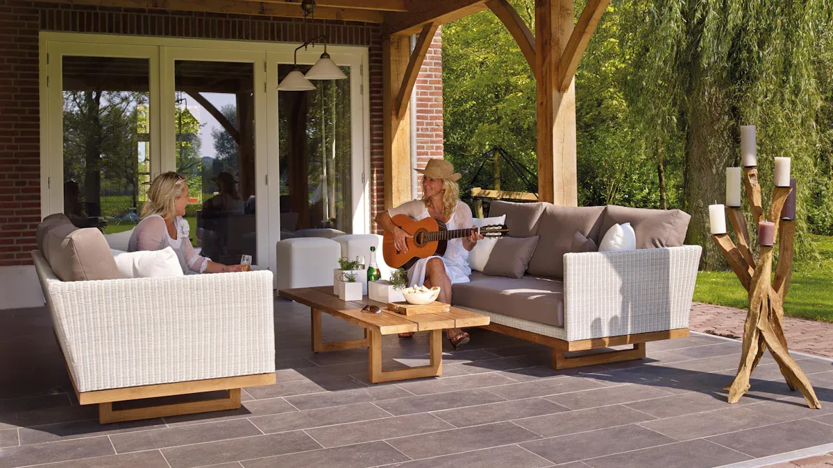 WPC vs PVC كۆلچەك بېزەكلىرىنىڭ ئېستېتىك مۇراجىئىتى