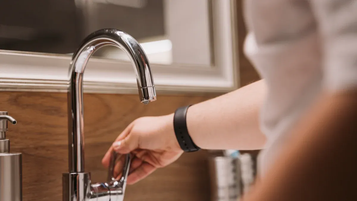 Conseils d'entretien pour des poignées de salle de bain durables