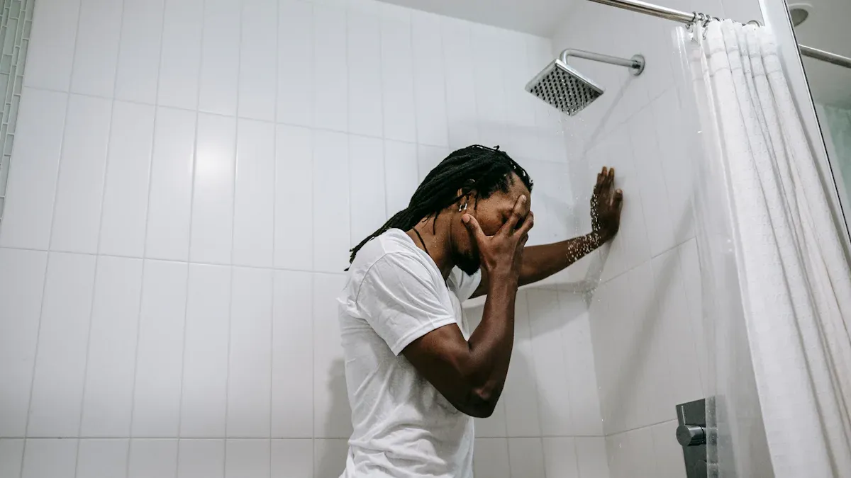 סיבות נפוצות ללחץ מים נמוך המשפיע על ראש המקלחת היוקרתי שלכם