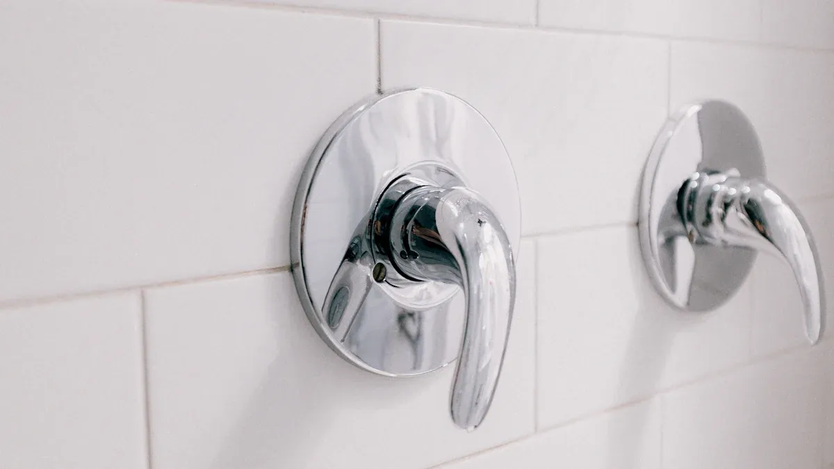 Comment simplifier la production de poignées de douche grâce à une approche intégrée