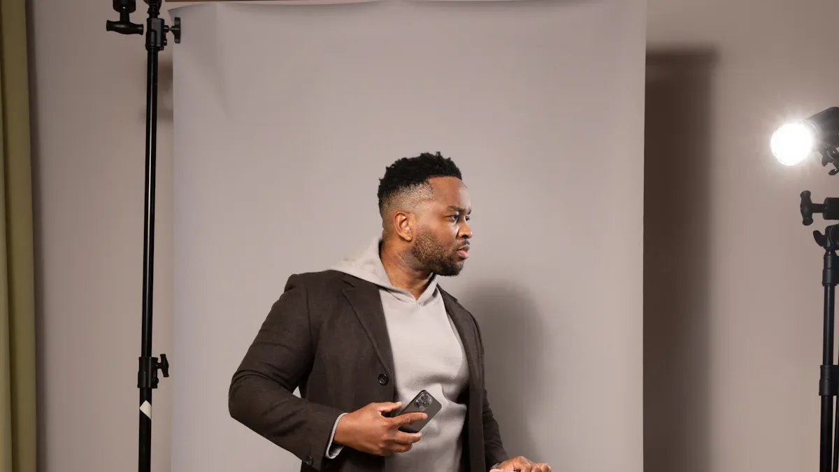 Smart Choices: TOP 5 Studio Equipment Trolley Case Features Explored