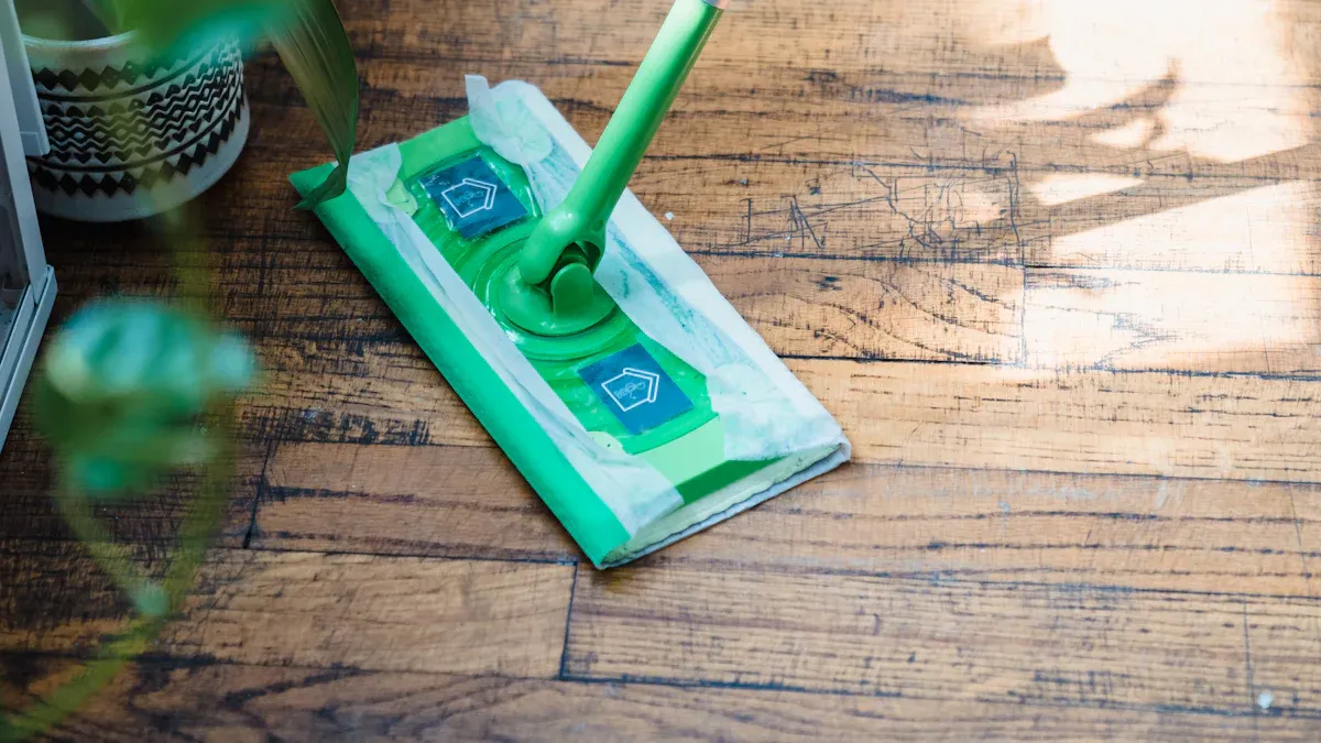 Vantaggi dei mop in microfibra a torsione per pavimenti in legno