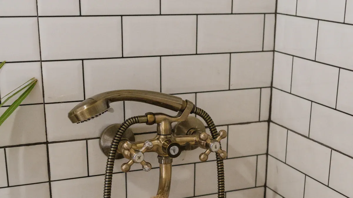 Fabricants de poignées en zinc OEM vs fabricants OEM d'accessoires de salle de bain