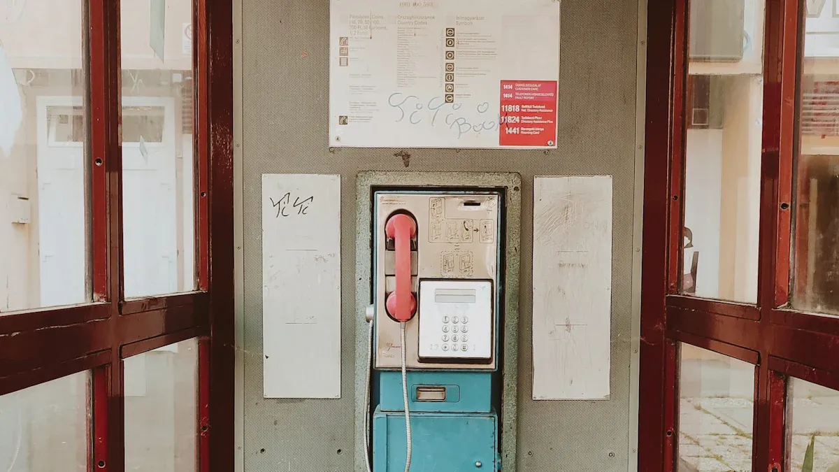 Проектирование, рассчитанное на долговечность. 5 основных характеристик вандалозащищенных общественных телефонов