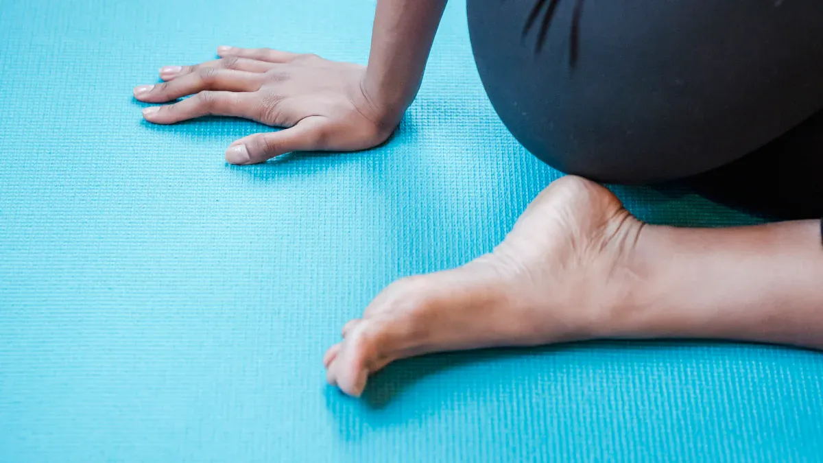 How to Choose the Perfect Yoga Mat for Your Home Studio?