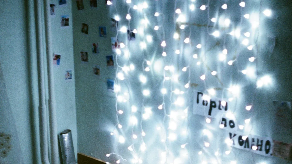How to Hang Fairy Lights in Your Bedroom for Cozy Vibes