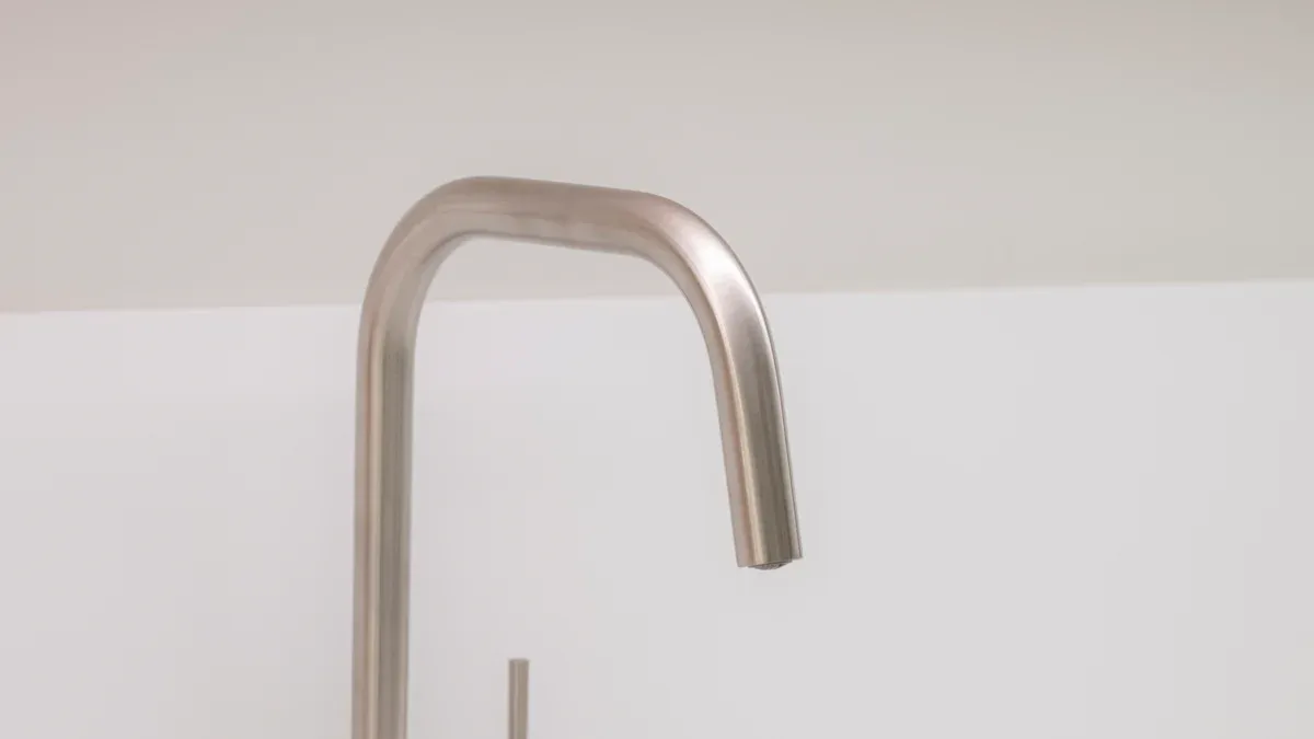 Les avantages pratiques des poignées et accessoires de salle de bain en zinc