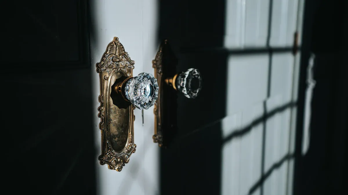 ಐಷಾರಾಮಿ ಪೀಠೋಪಕರಣಗಳ ಗುಬ್ಬಿಗಳ ಪರಿವರ್ತಕ ಶಕ್ತಿ