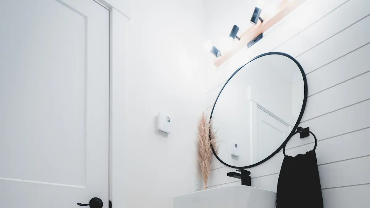 Choisir les poignées de salle de bain : matériaux et finitions