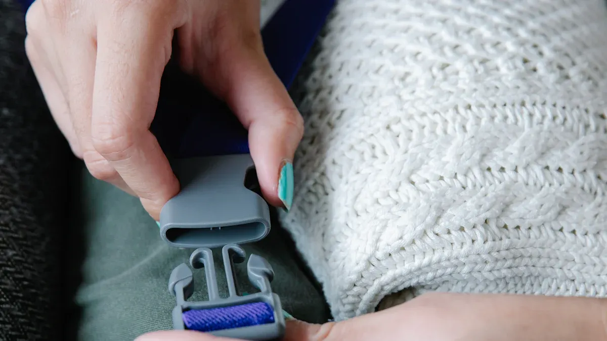 Quick-Release Strap Conversion with a Side Release Buckle For Bag