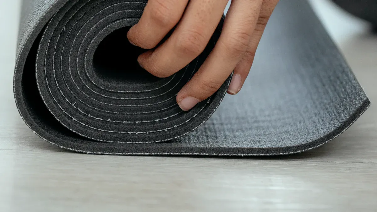 ¿Qué son las colchonetas de goma para entrenamiento y cuál es su función en los gimnasios?